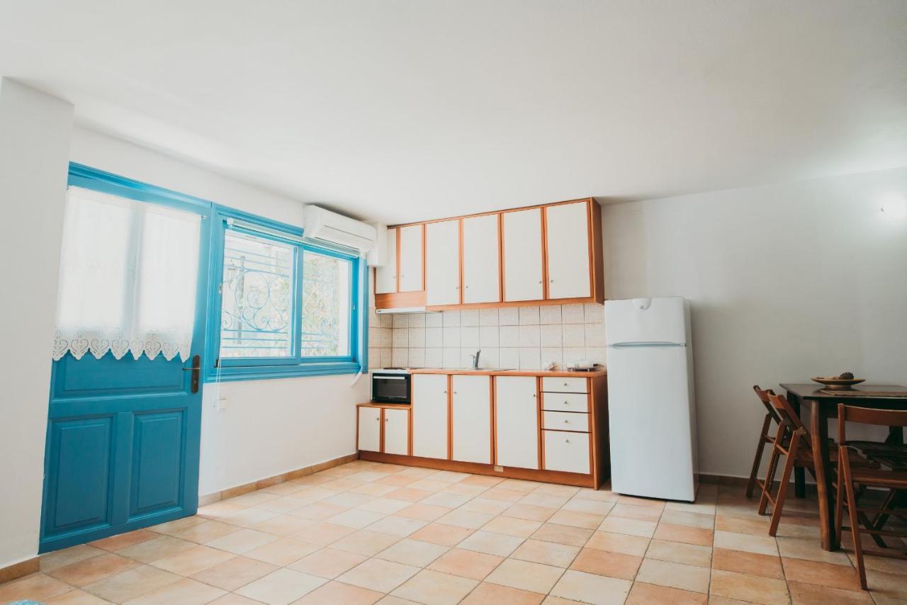 Afroditi Pansion Agios Nikitas Exterior photo