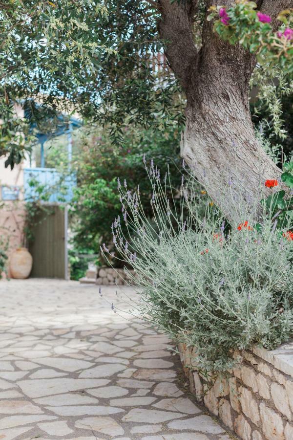 Afroditi Pansion Agios Nikitas Exterior photo