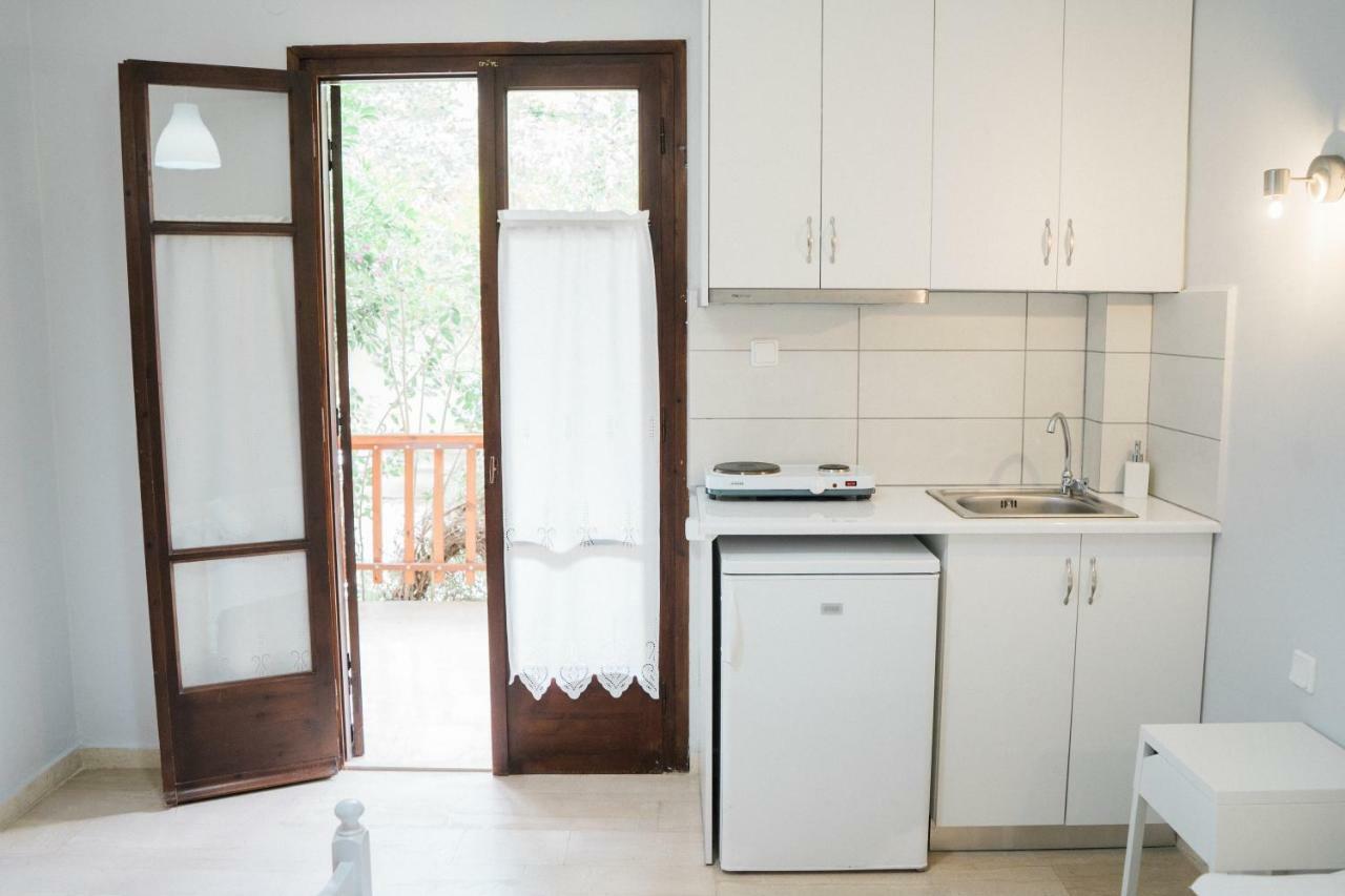 Afroditi Pansion Agios Nikitas Exterior photo